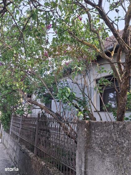 Casa spa?ioasa de vanzare in zona metropolitana, Fughiu - 1