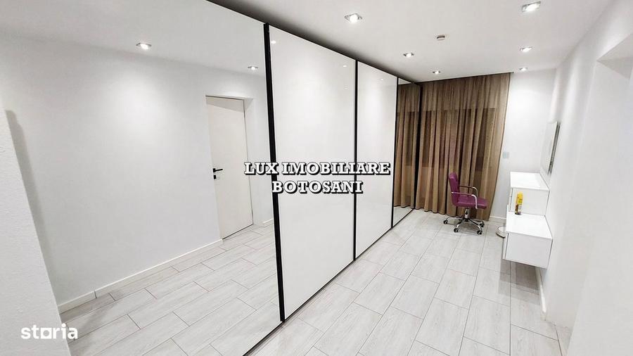 Apartament cu 4 camere decomandat în Central
