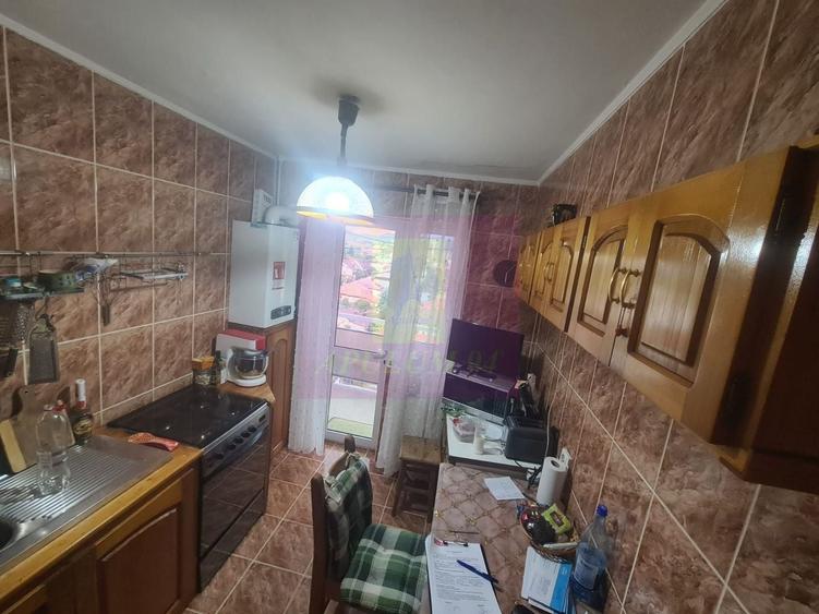 Apartament cu 3 camere decomandat în Cuza