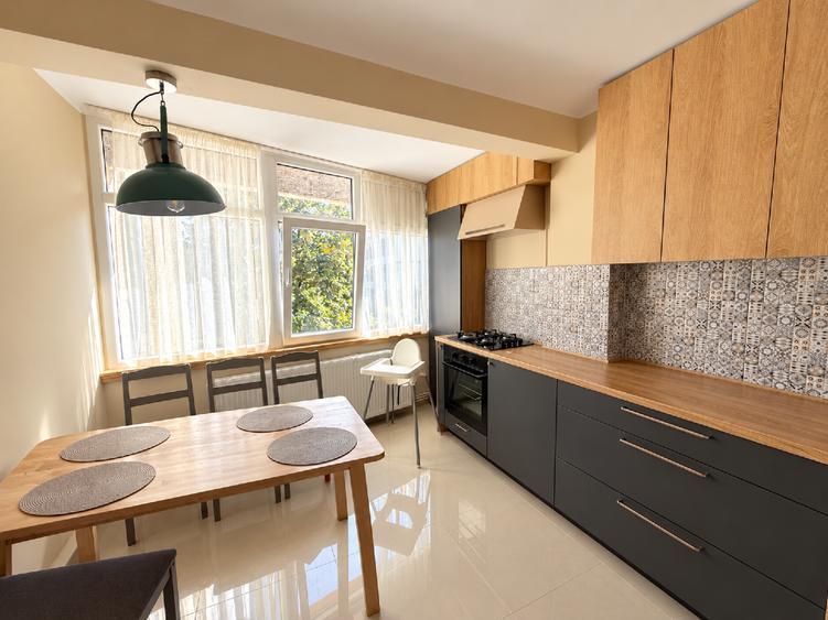 Apartament cu 5 camere decomandat, mobilat în Spitalul Județean
