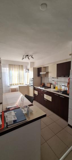 Apartament cu 3 camere decomandat, mobilat în Gării