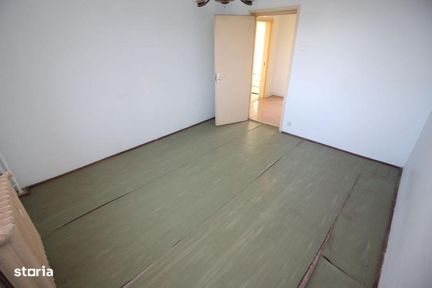 Apartament cu 3 camere semidecomandat în Titan