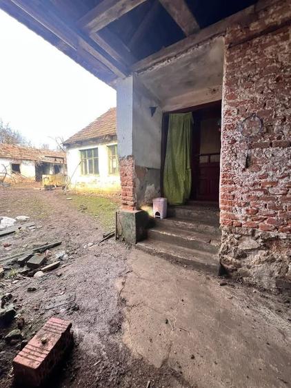 Casă cu 4 camere semidecomandat în Lalașinț