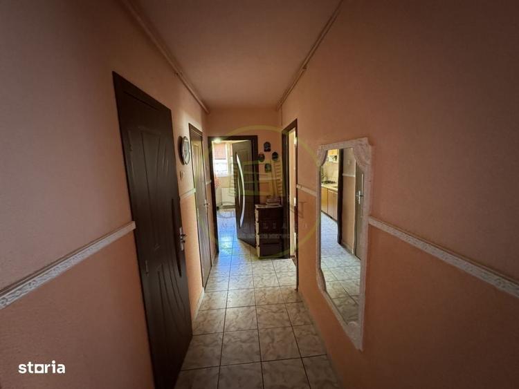 Apartament cu 4 camere, mobilat în Tractorul