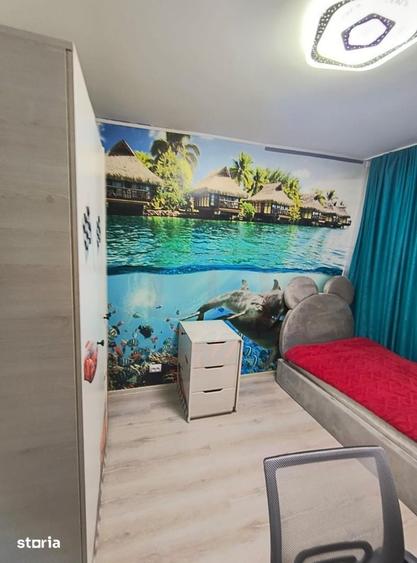 Apartament cu 3 camere decomandat în Micro 16