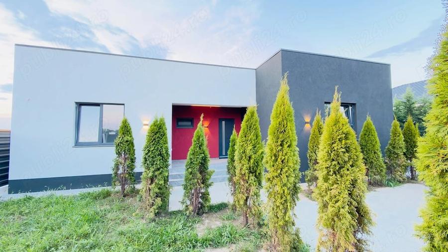 Casă cu 7 camere cu Teren 447 Mp în Central