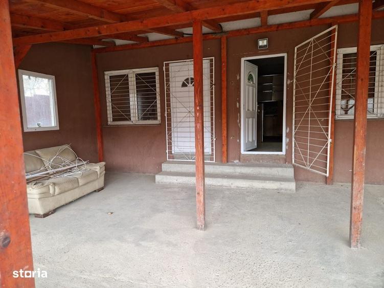 Casă cu 3 camere în Brăești