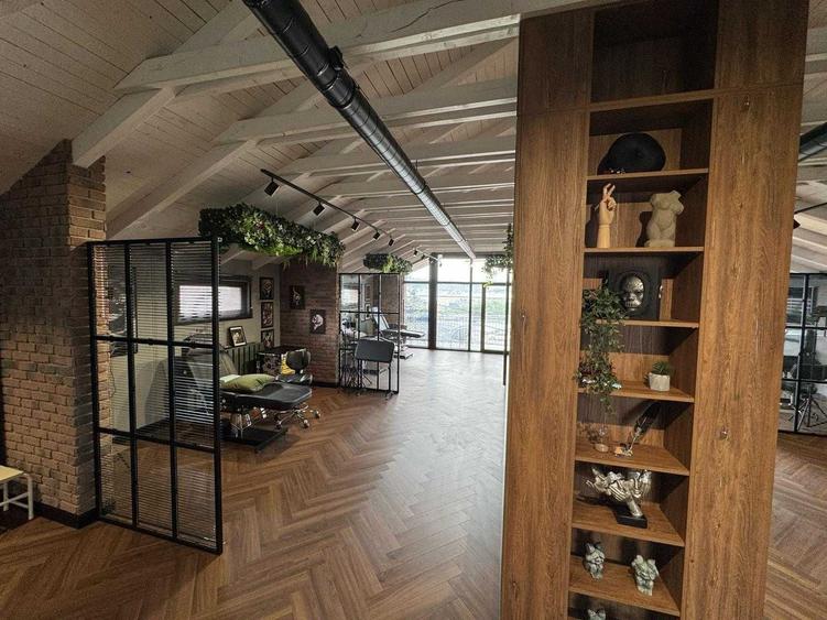 Spațiu comercial, de 550 mp, în Central