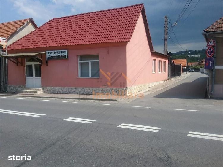Spațiu comercial, de 320 mp, în Aușeu