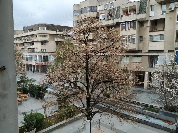 Apartament cu 4 camere decomandat în Central