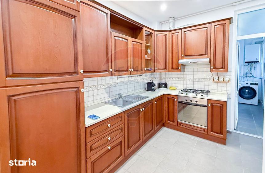 Apartament cu 4 camere, mobilat în Universitate