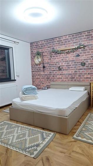 Apartament cu 3 camere decomandat, mobilat în Central