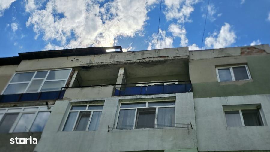 Apartament cu 4 camere semidecomandat în Corabia