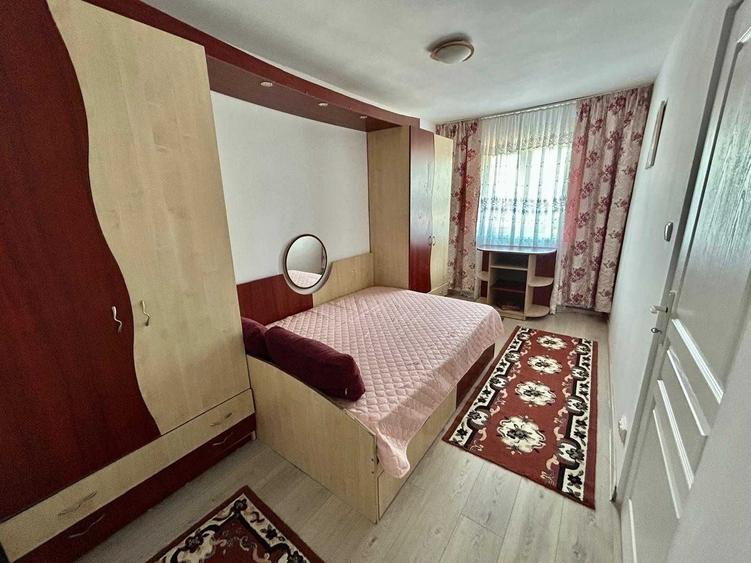 Apartament cu 3 camere semidecomandat în Cetate