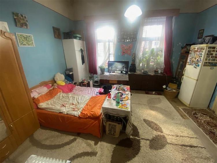 Casă cu 3 camere cu Teren 242 Mp în Central