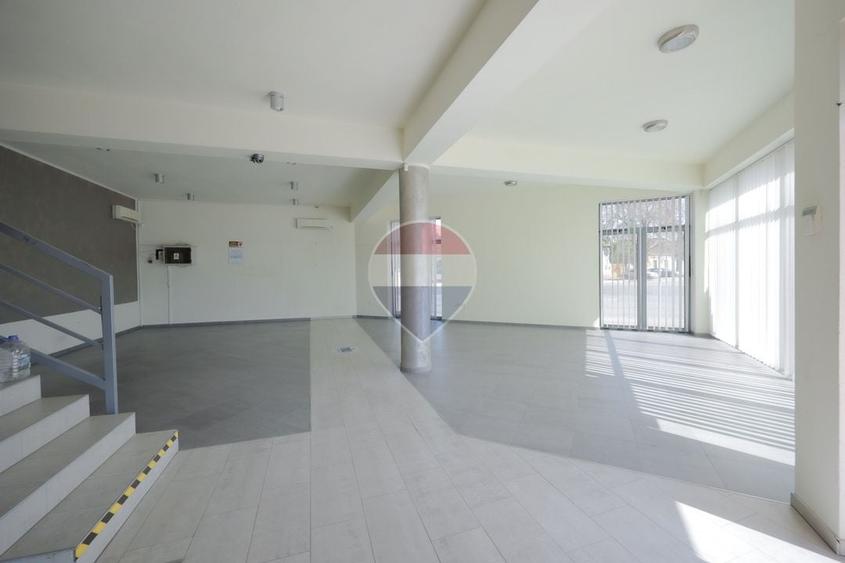 Spațiu comercial, de 456 mp, în Episcopia Bihorului