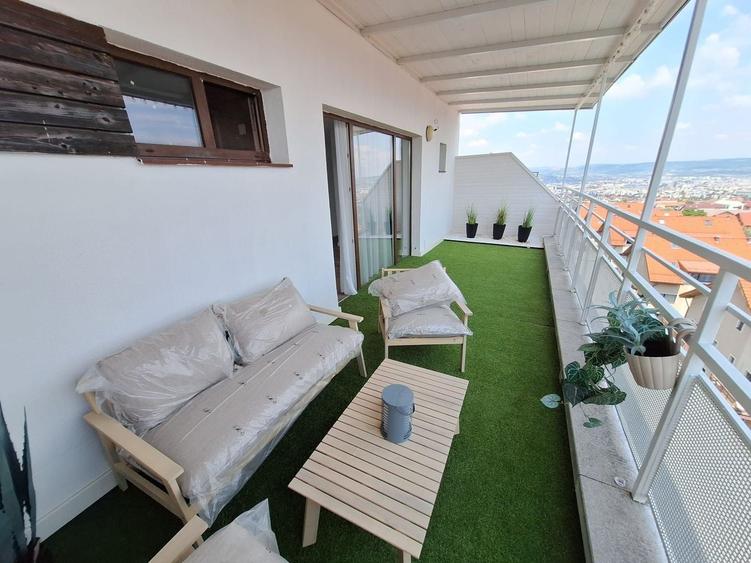 Apartament cu 5 camere decomandat, mobilat în Bună Ziua