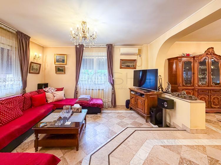 Casă individuală cu 12 camere cu Canalizare în Calea Plevnei