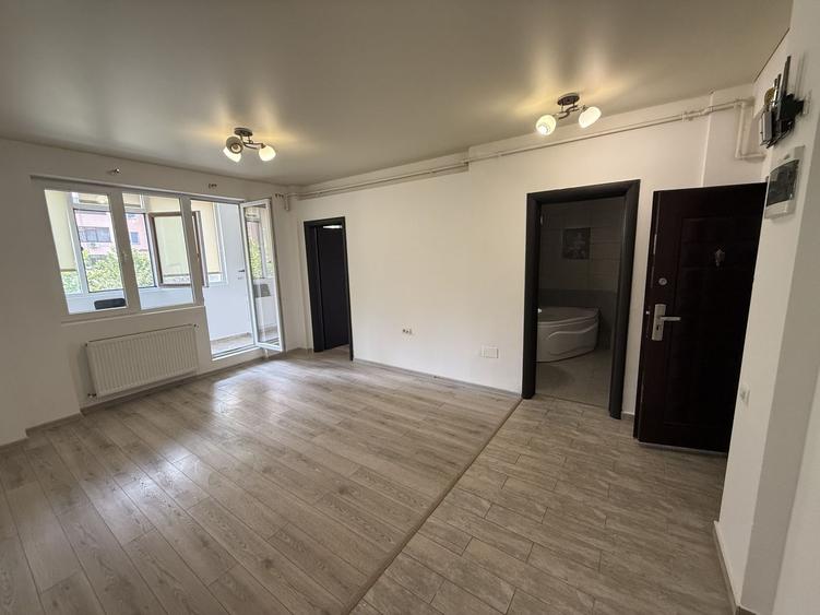 Garsonieră dublă 39mp- living + dormitor + balcon mare - Etaj 1 - 1