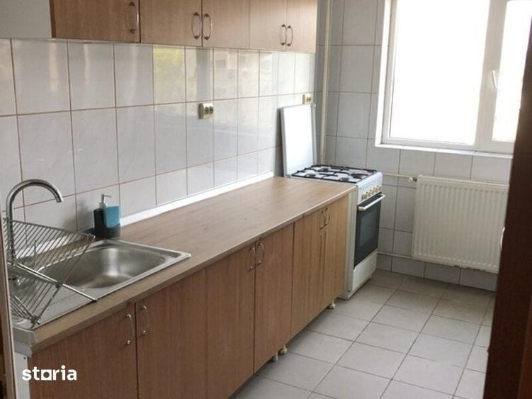 Apartament cu 3 camere semidecomandat în Tineretului