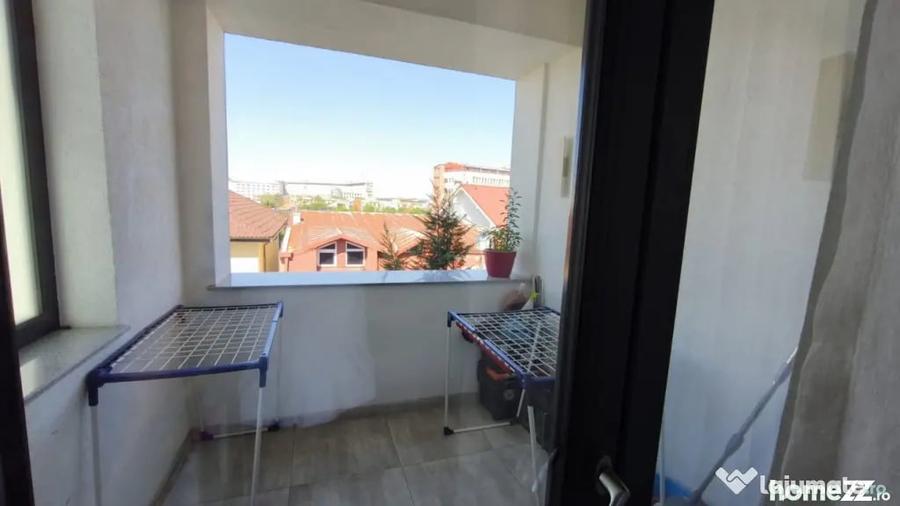 Apartament cu 4 camere decomandat în Est