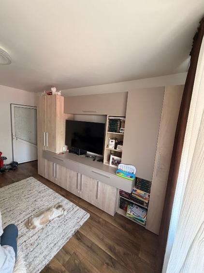 Apartament cu 3 camere decomandat în Sud