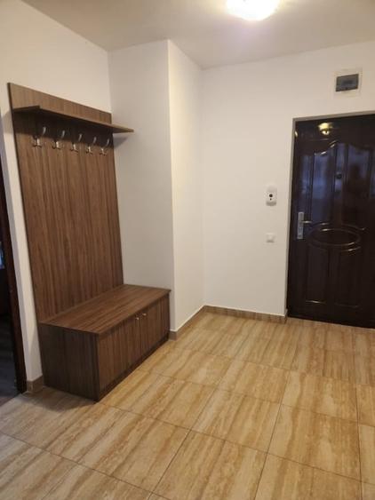 Apartament cu 3 camere semidecomandat, mobilat în Florești