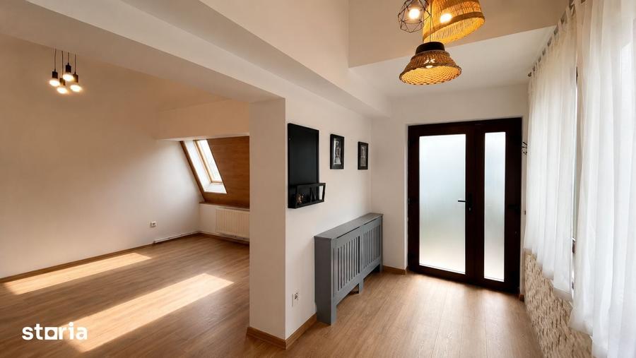 Casă cu 7 camere cu Teren 1800 Mp în Sud
