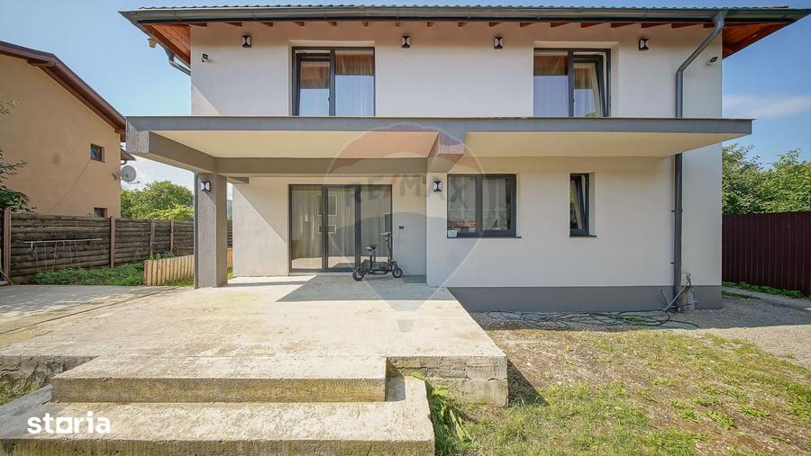 Casă cu 4 camere cu Teren 605 Mp în Florilor