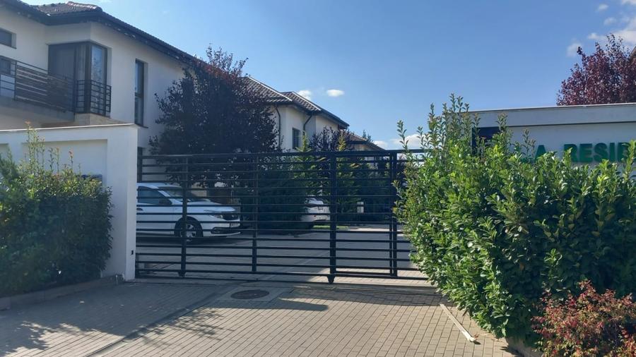 Casă individuală cu 5 camere cu Canalizare în Tunari