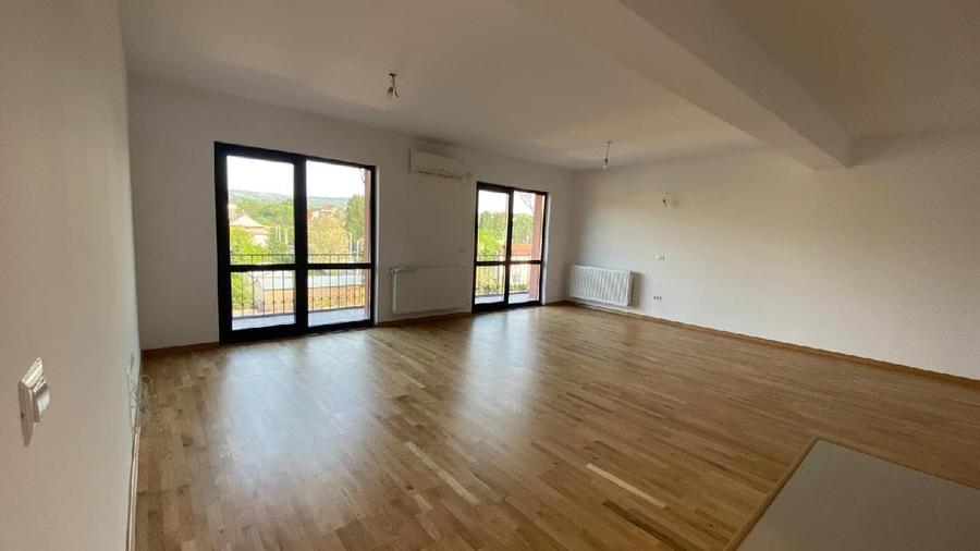 Apartament cu 3 camere decomandat în Bucium