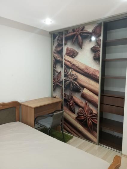 Apartament cu 3 camere semidecomandat în Plopilor