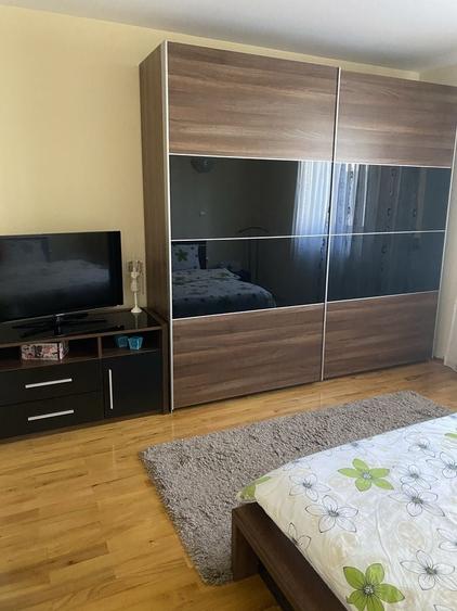 Apartament cu 3 camere decomandat în Petrești