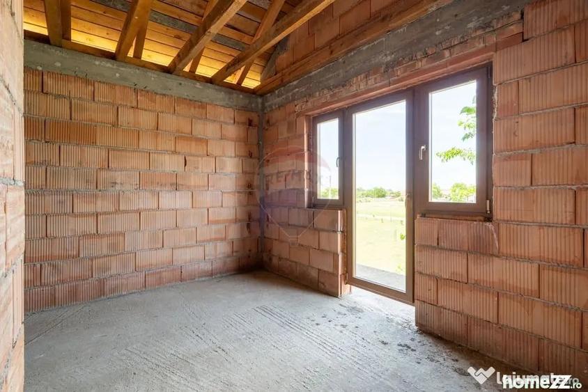 Casă cu 5 camere cu Teren 300 Mp în Fântânele