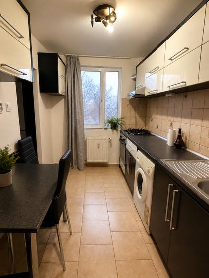 Apartament cu 3 camere decomandat, mobilat în Titan