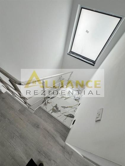Casă individuală cu 4 camere decomandat cu Canalizare în Berceni