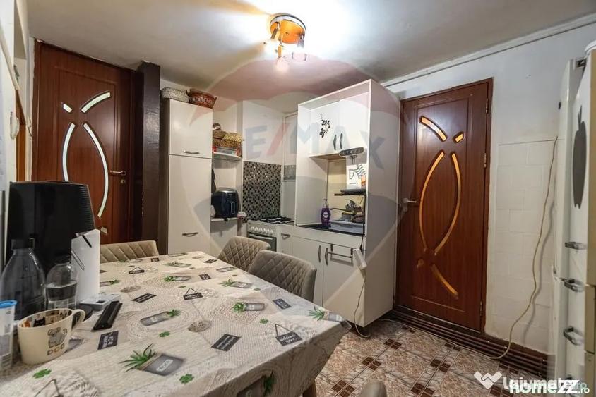 Casă cu 7 camere cu Teren 136 Mp în Schei