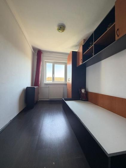 Apartament cu 3 camere în Lipovei