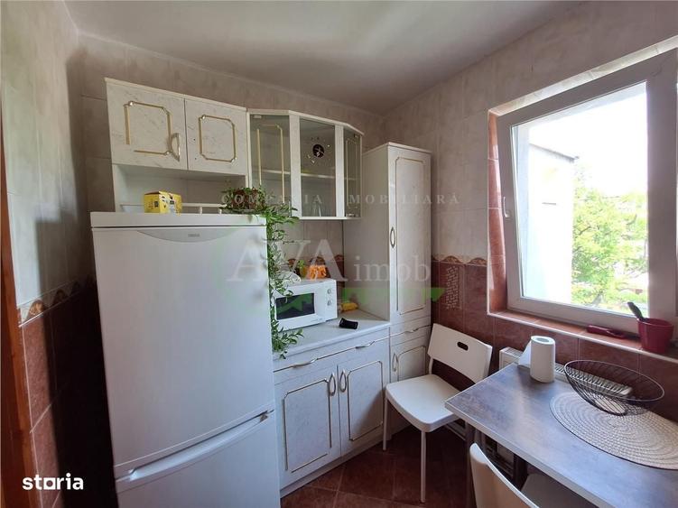 Apartament cu 3 camere semidecomandat în Banca Națională