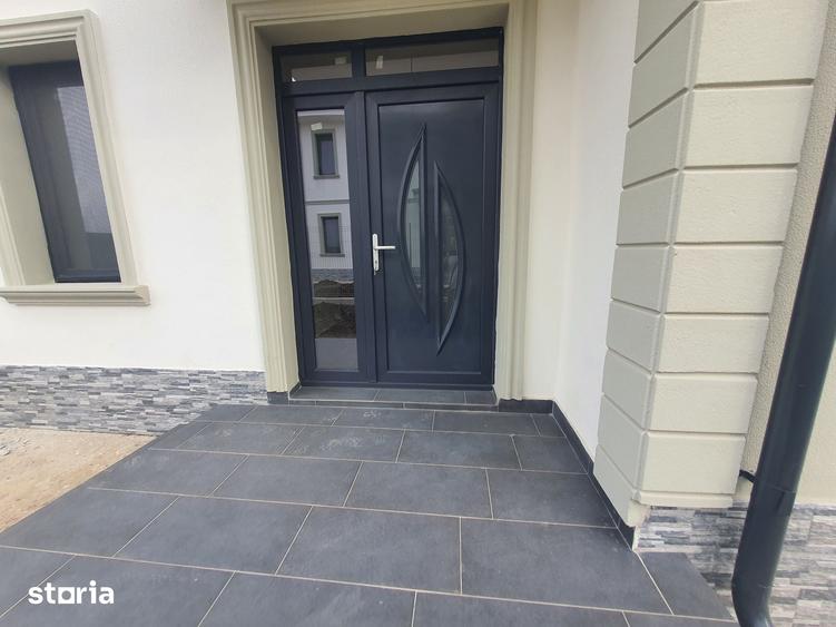 Casă cu 3 camere cu Teren 300 Mp în Central