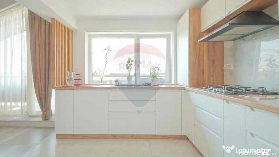 Apartament cu 4 camere semidecomandat în Central