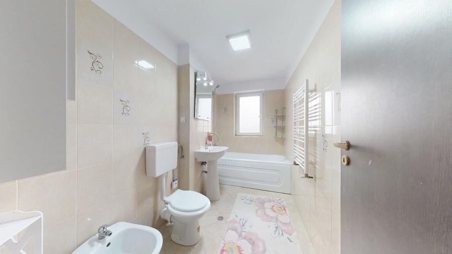 Apartament cu 3 camere decomandat în Sânpetru