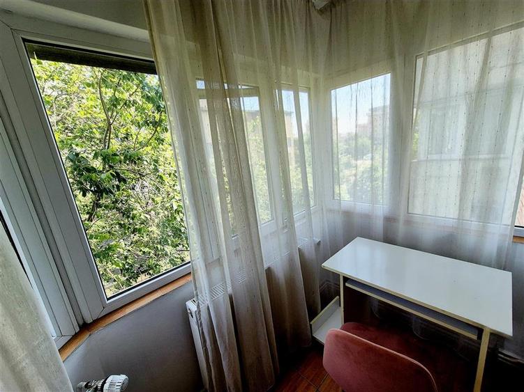 Apartament cu 3 camere decomandat în Nicolina