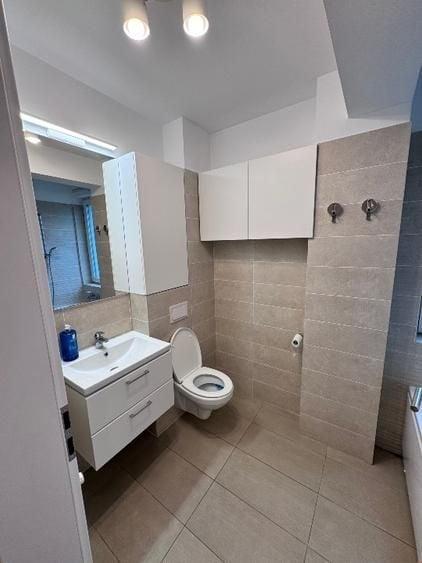 Apartament cu 2 camere semidecomandat, mobilat în Girocului