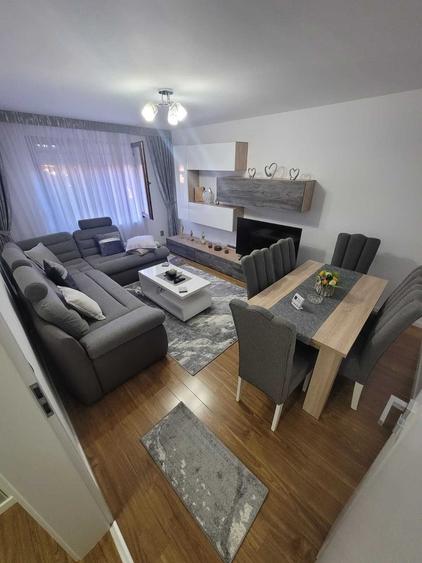Apartament cu 3 camere decomandat în Central