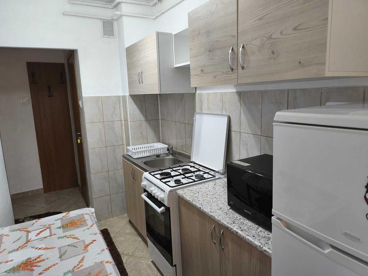 Garsonieră decomandată în Central
