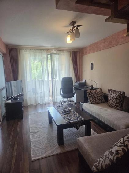 Apartament cu 3 camere decomandat în Tudor