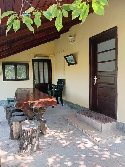 Casă cu 2 camere cu Teren 500 Mp în Hârsa