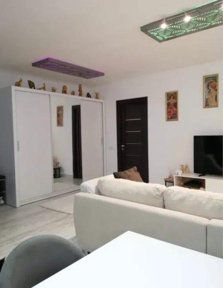 Apartament cu 2 camere semidecomandat, mobilat în Florești — fotografia 1