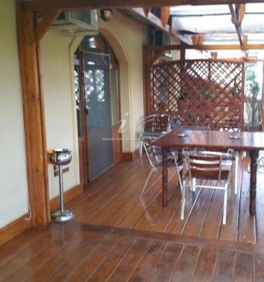 Casă individuală cu 11 camere cu Teren 500 Mp în Nord